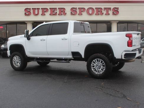 Used 2020 Chevrolet Silverado 2500 High Country w/ Technology Package AWD/4WD image 6