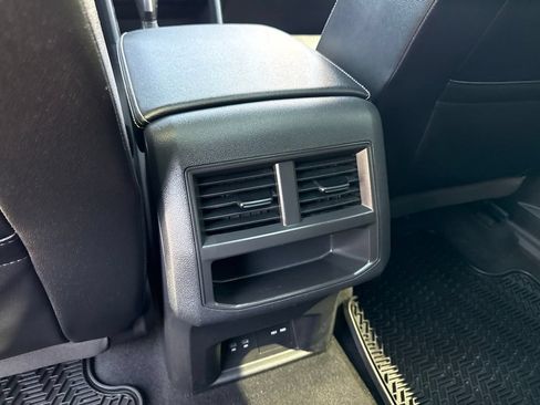 Used 2022 Volkswagen Atlas Cross Sport SEL R-Line AWD/4WD image 34