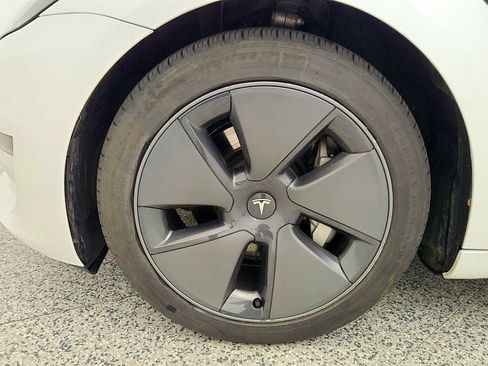 Used 2023 Tesla Model 3 Standard Range image 9