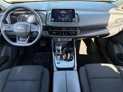Used 2025 Nissan Rogue S FWD image 9