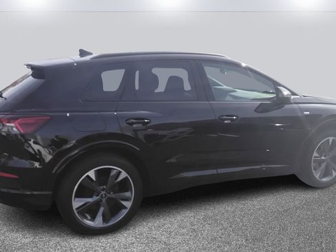 Certified 2025 Audi Q4 e-tron Premium w/ Convenience Package image 4