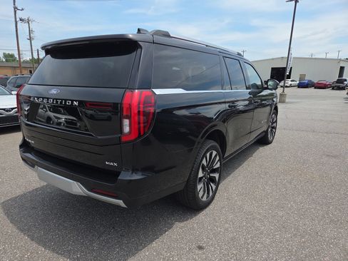 Used 2025 Ford Expedition Max Platinum w/ Driver's Package AWD/4WD image 5