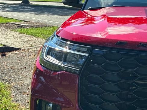 Used 2025 Ford Explorer ST-Line w/ Premium Package RWD image 9