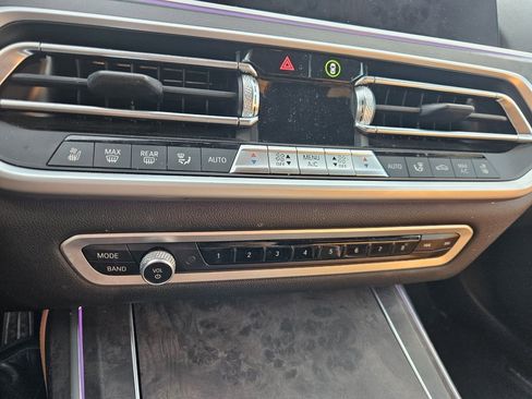 Used 2022 BMW X7 xDrive40i w/ M Sport Package image 13