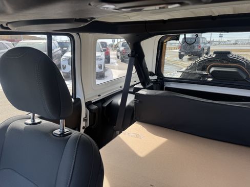 Used 2022 Jeep Wrangler Unlimited Sport image 11