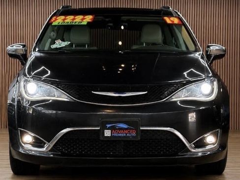 Used 2019 Chrysler Pacifica Limited FWD image 2