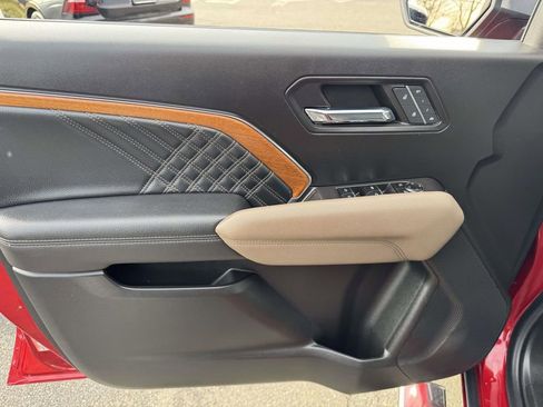 Used 2023 GMC Canyon Denali image 14