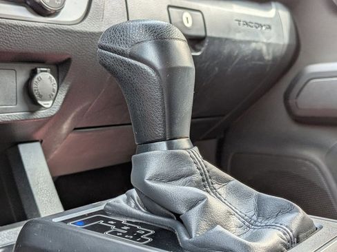 Used 2022 Toyota Tacoma SR w/ SR Convenience Package image 14