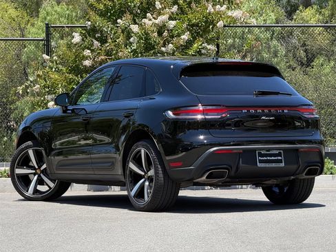 Used 2026 Porsche Macan AWD/4WD image 3