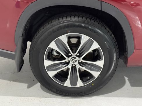 Used 2020 Toyota Highlander XLE image 44