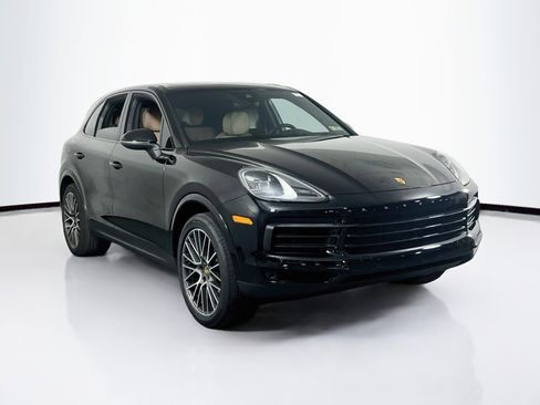 Used 2023 Porsche Cayenne AWD/4WD image 3