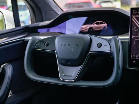 Used 2022 Tesla Model X Plaid image 15