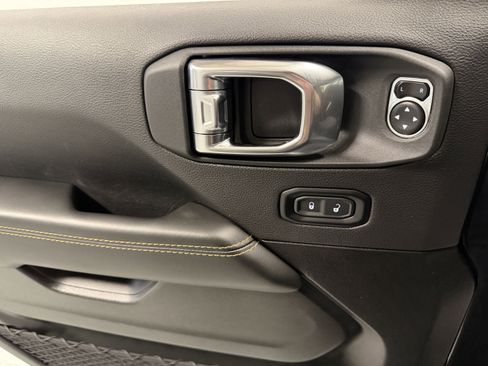 Used 2025 Jeep Wrangler Unlimited Sahara image 21