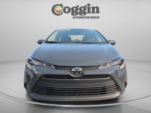 Used 2025 Toyota Corolla LE w/ Convenience Package image 8