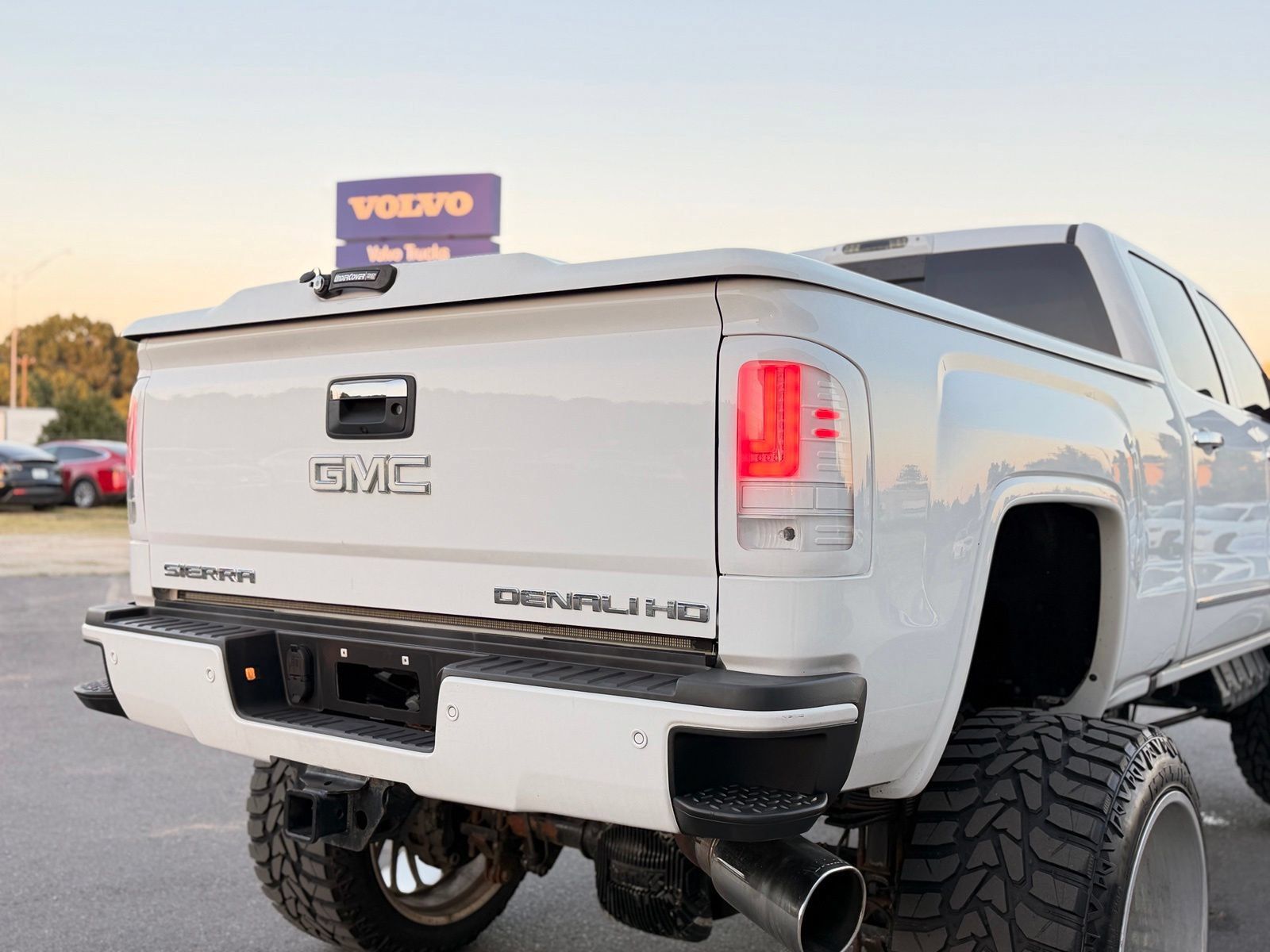 Used 2017 GMC Sierra 2500 Denali w/ Duramax Plus Package AWD/4WD image 17