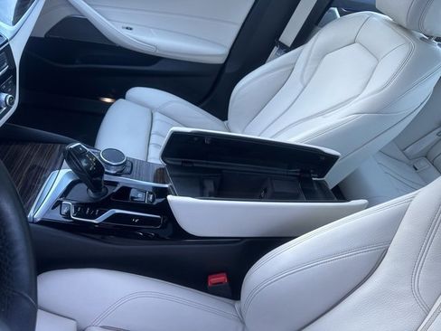 Used 2022 BMW 540i xDrive w/ Premium Package image 12