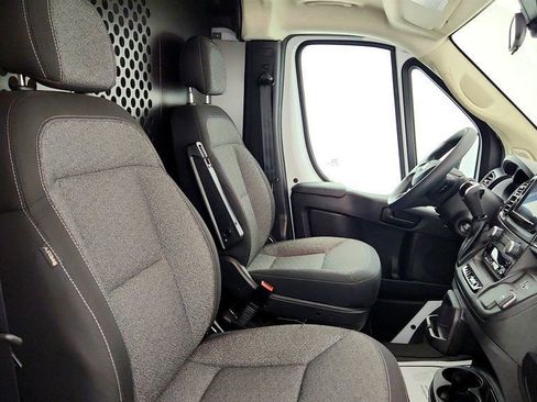 Used 2025 RAM ProMaster 2500 w/ U-Haul Equipment Group FWD image 25