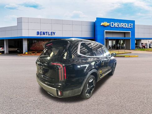 Used 2025 Kia Telluride EX w/ EX Captain's Chair Package image 8