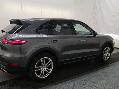 Used 2023 Porsche Cayenne AWD/4WD image 3