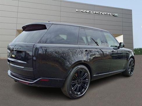New 2026 Land Rover Range Rover Long Wheelbase SE AWD/4WD image 2