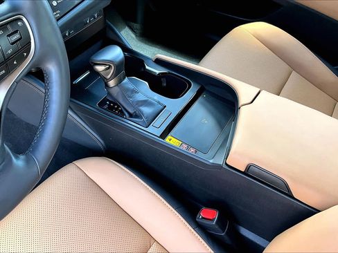 Used 2025 Lexus ES 350 w/ Premium Package image 17