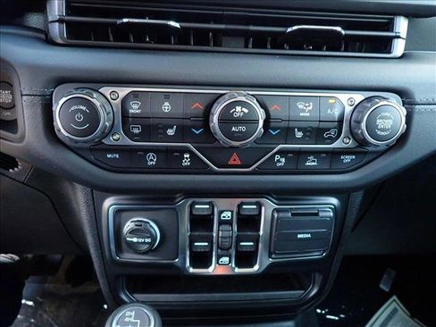 New 2025 Jeep Wrangler Sahara AWD/4WD image 19