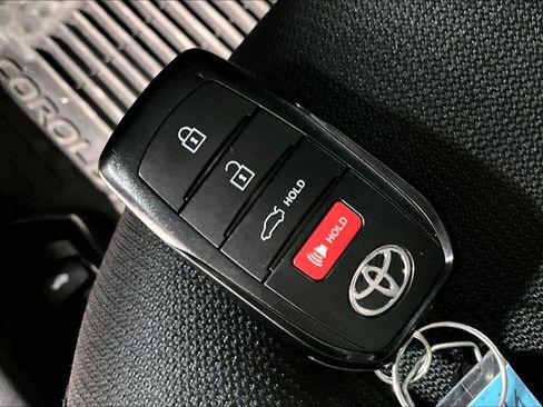 Used 2025 Toyota Corolla SE image 12