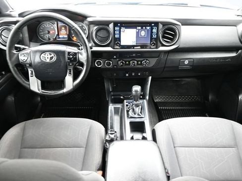 Used 2019 Toyota Tacoma TRD Sport AWD/4WD image 10