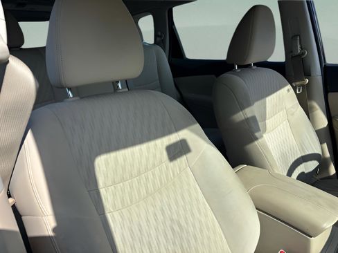 Used 2017 Nissan Rogue S image 18