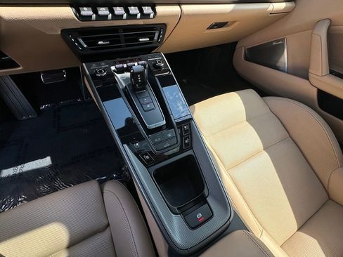 Certified 2024 Porsche 911 Carrera T RWD image 33