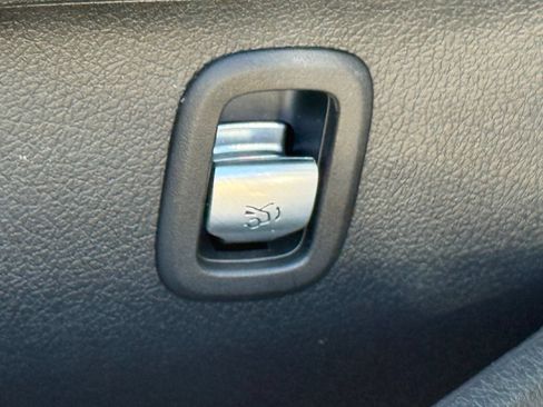 Used 2025 Mercedes-Benz C 300 Sedan image 24