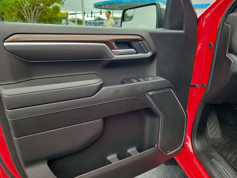 Used 2025 Chevrolet Silverado 1500 LT RWD image 15