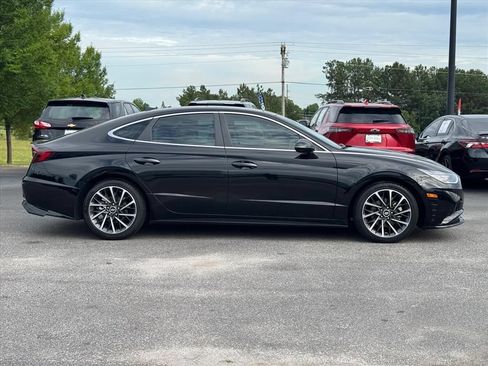 Used 2023 Hyundai Sonata Limited w/ Preferred Accessory Package FWD image 2