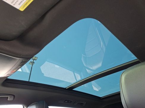 Used 2022 Volkswagen Tiguan SEL R-Line image 14