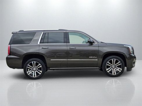 Used 2020 GMC Yukon Denali w/ Denali Premium Package image 4