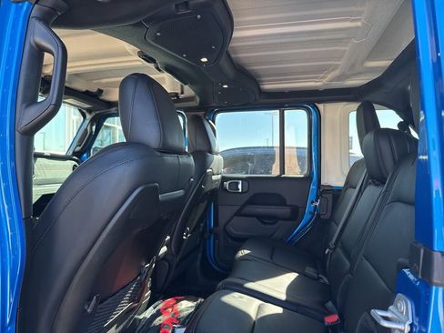 Used 2025 Jeep Wrangler Unlimited Rubicon image 8