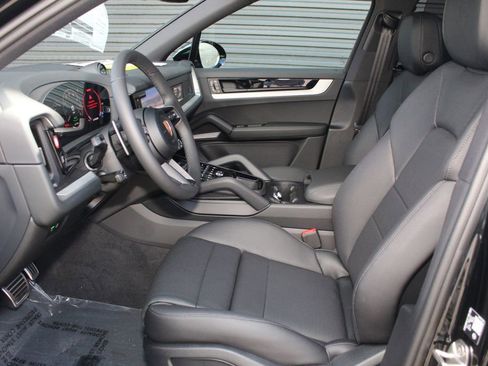 New 2026 Porsche Cayenne S image 5