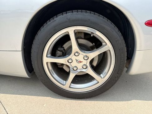 Used 1999 Chevrolet Corvette Coupe w/ Memory Pkg RWD image 18