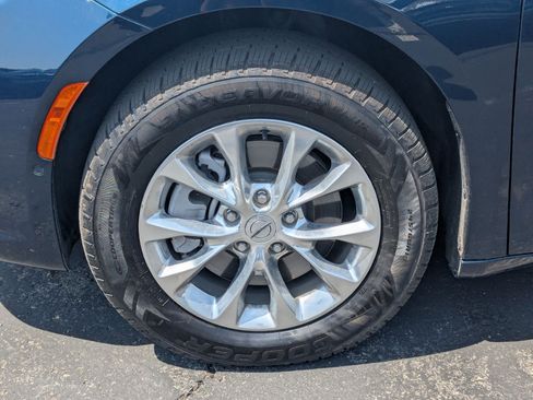Used 2023 Chrysler Pacifica Touring-L AWD/4WD image 14