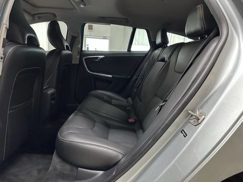 Used 2018 Volvo V60 T5 Dynamic w/ Vision Package image 13