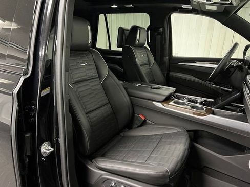 New 2026 Cadillac Escalade Platinum Sport w/ LPO, ONYX Package AWD/4WD image 17