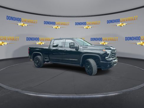 Used 2024 Chevrolet Silverado 2500 High Country w/ High Country Premium Package AWD/4WD image 5