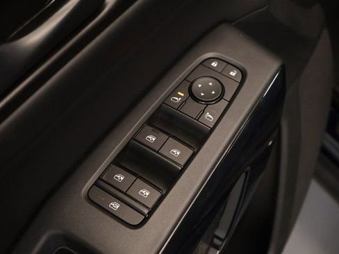 Certified 2025 Nissan Pathfinder SV w/ SV Premium Package image 9