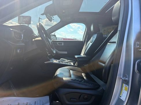 Used 2021 Ford Explorer XLT w/ Equipment Group 202A AWD/4WD image 13