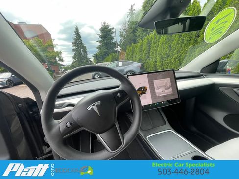 Used 2024 Tesla Model Y Long Range AWD/4WD image 38
