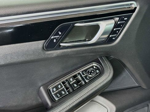 Used 2017 Porsche Macan image 19