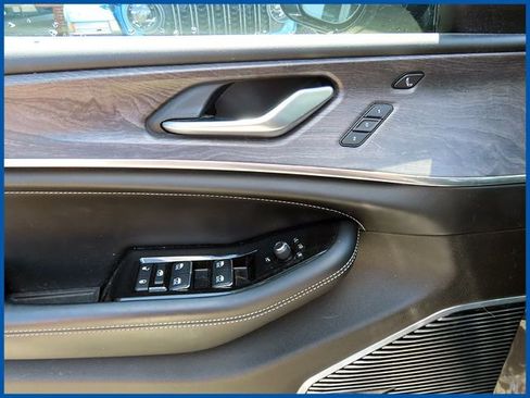 Certified 2022 Jeep Grand Cherokee L Overland w/ Luxury Tech Group IV AWD/4WD image 13