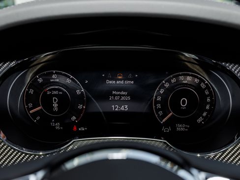 Used 2024 Bentley Bentayga image 38