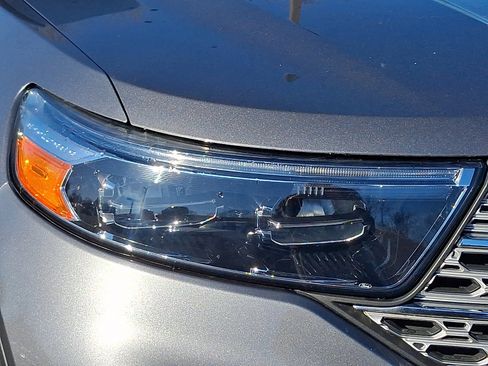 Used 2022 Ford Explorer Limited w/ Equipment Group 301A image 9