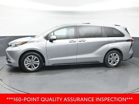 Certified 2023 Toyota Sienna Platinum image 2